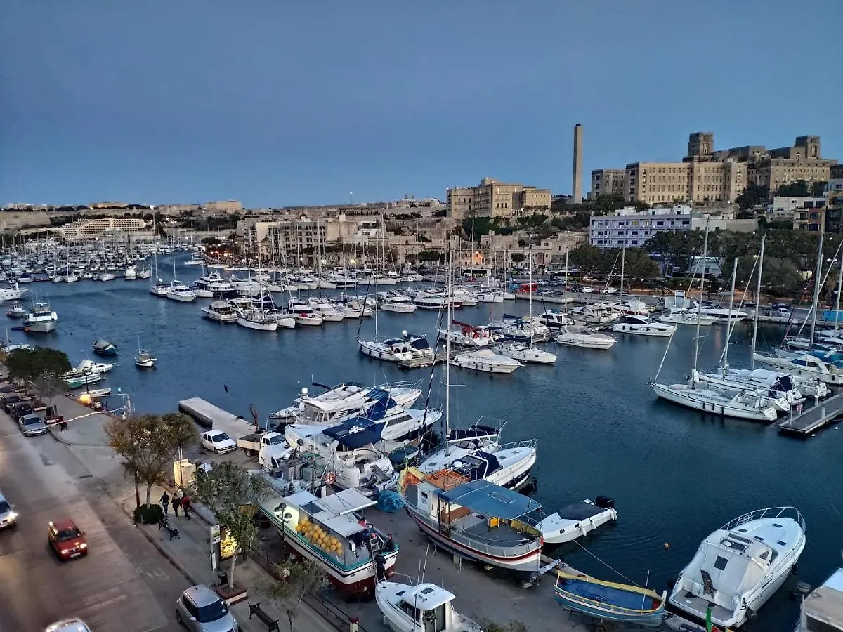 Bright And Spacious 2 Bedroom Apartment With Harbour View - 3 Msida